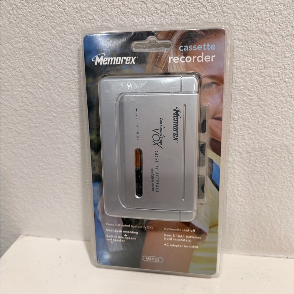 Memorex VOX Cassette Recorder MB1055 New Sealed w AC Adapter